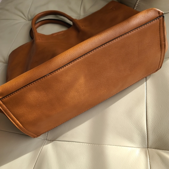 Urban Originals Luxury vegan leather brown tote - Picture 6 of 8